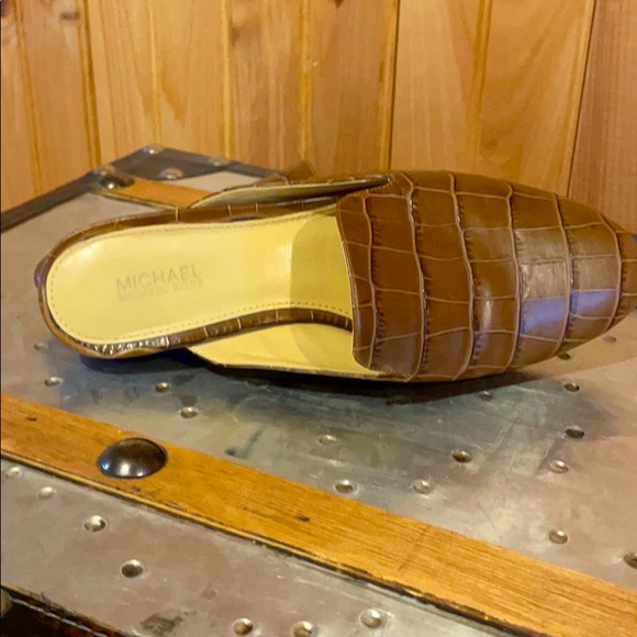 MICHAEL KORS brown croc embossed MULES SIZE 6 - Picture 3 of 4